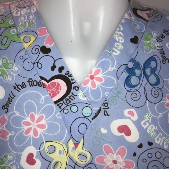 HQ Scrub Smell the flowers Hearts Butterflys Scrub No Size Tag 3 Pocket Raglan - Picture 7 of 11